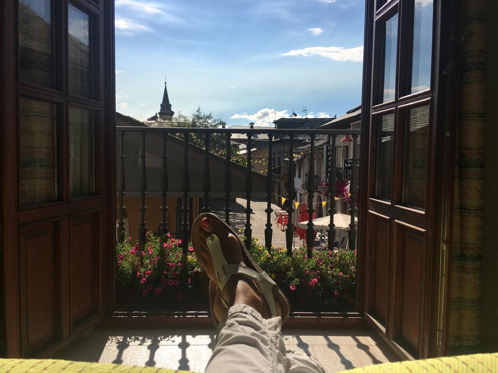 Hostal Santa Maria Cacabelos  Zewnętrze zdjęcie