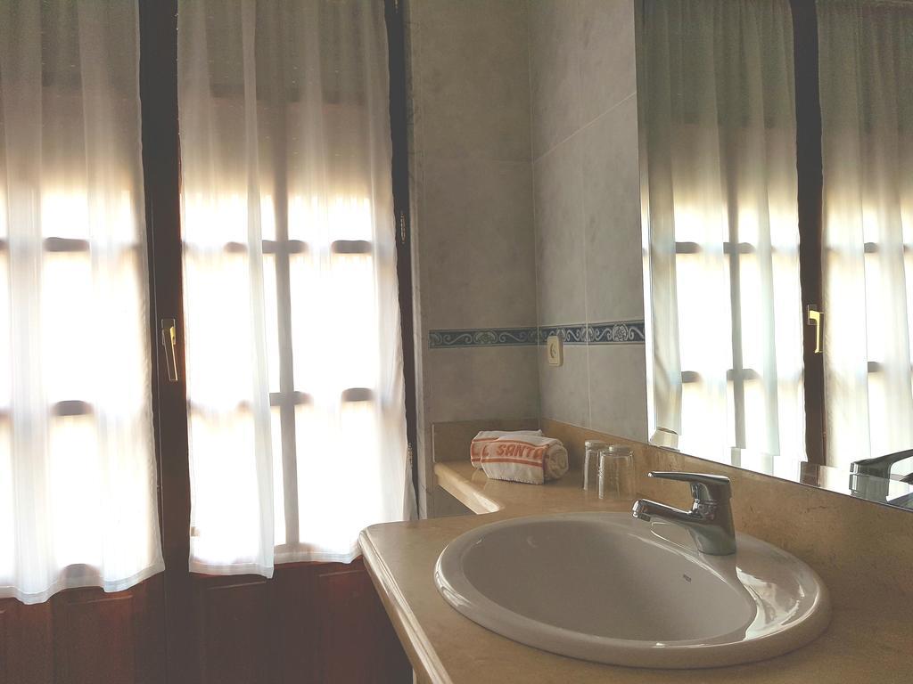 Hostal Santa Maria Cacabelos  Zewnętrze zdjęcie