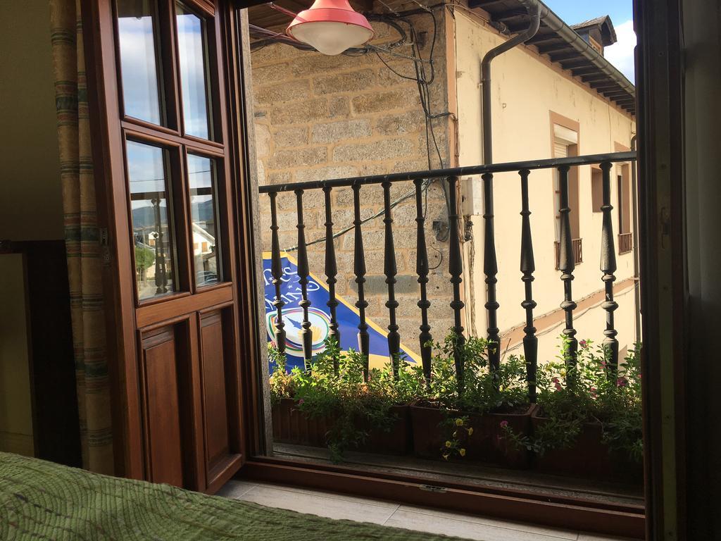 Hostal Santa Maria Cacabelos  Zewnętrze zdjęcie