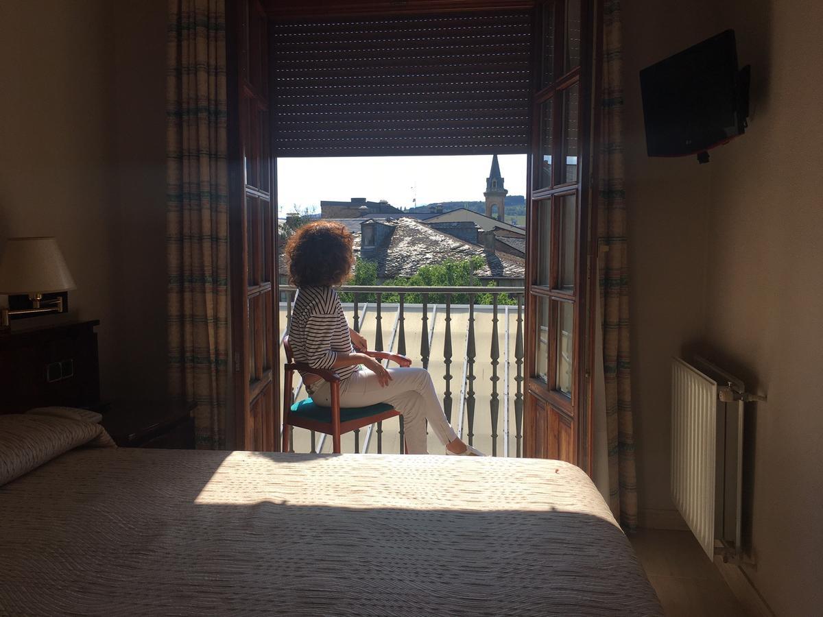 Hostal Santa Maria Cacabelos  Zewnętrze zdjęcie