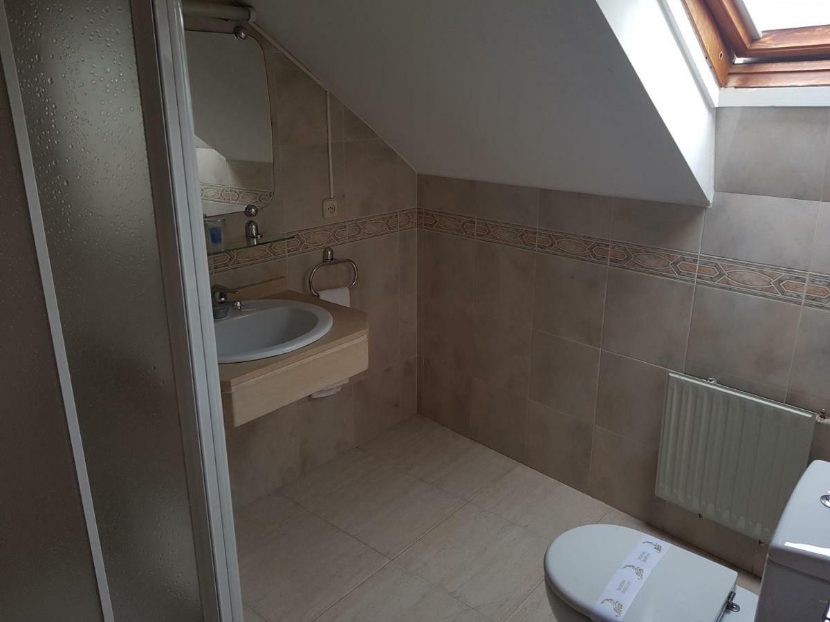 Hostal Santa Maria Cacabelos  Zewnętrze zdjęcie