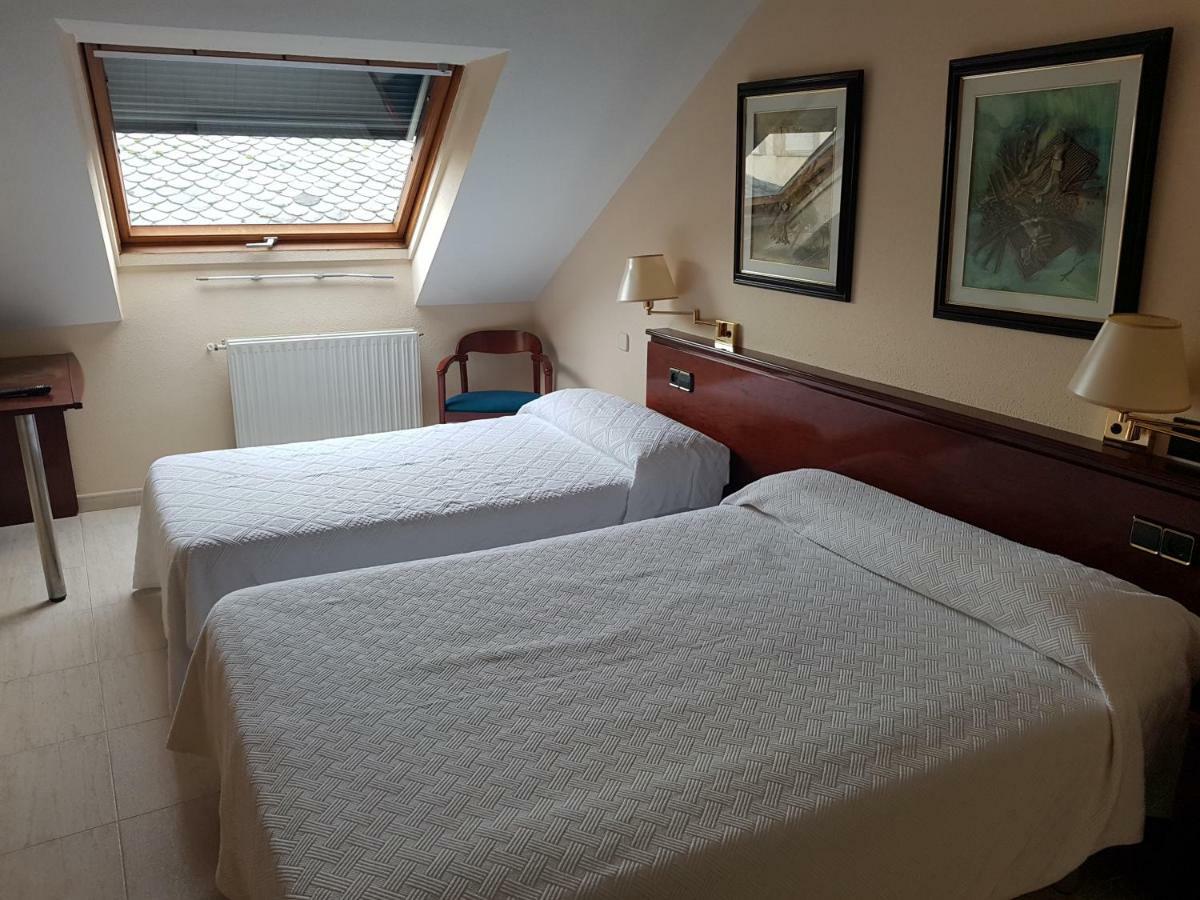 Hostal Santa Maria Cacabelos  Zewnętrze zdjęcie